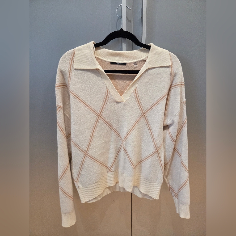 Tahari Collared Argyle Sweater M Cream Beige Knit Preppy Viscose Blend